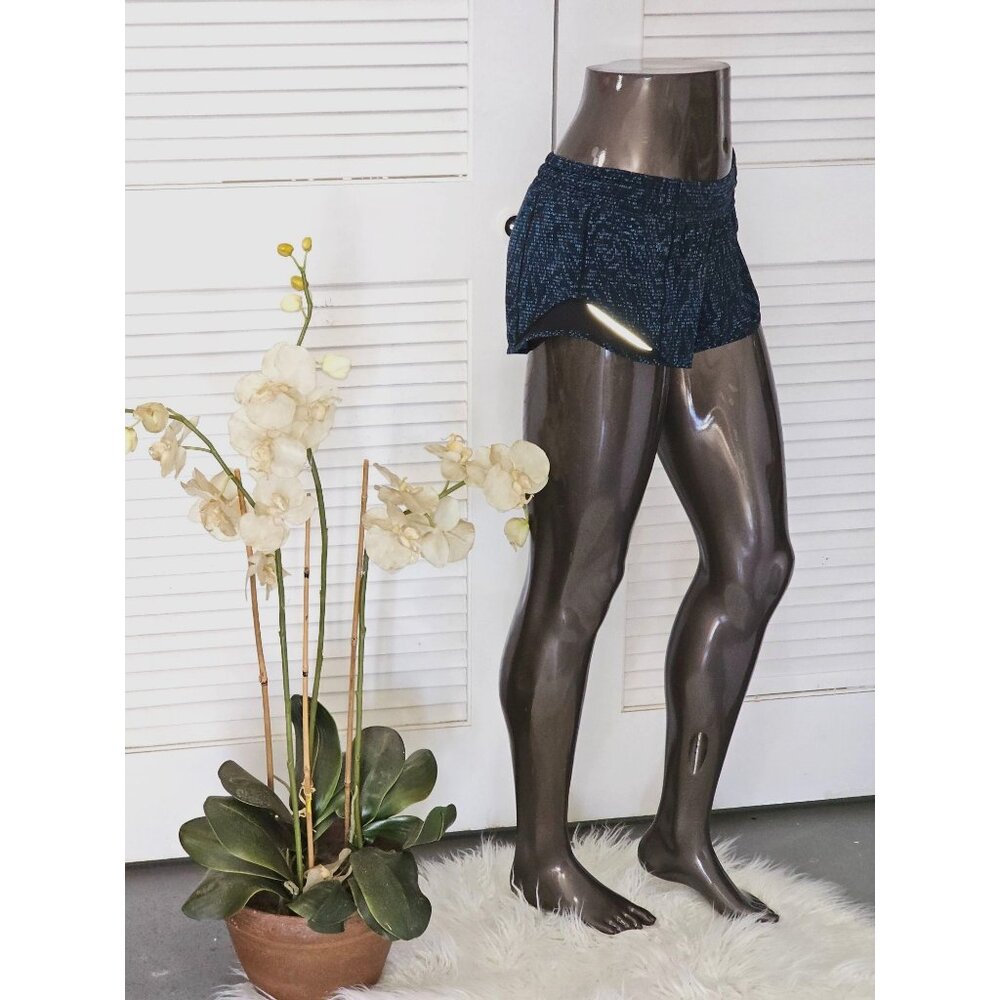 Lululemon Women's Blue Black Teal  Hotty Hot Short Pulse  Size 4 1808 - Picture 4 of 16